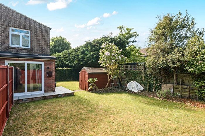 2 Bedroom Maisonette For Sale In Woodcote, Reading, RG8