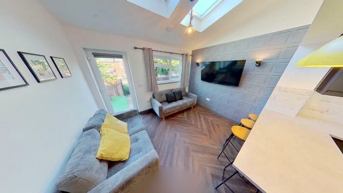 6 Bedroom House To Rent In Sherwin Walk, St Anns, NG3