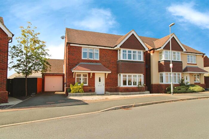 4 Bedroom Detached House For Sale In Bakers Lane, Long Buckby, Northamptonshire, NN6