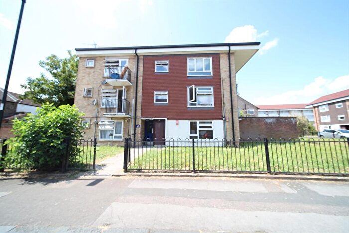 1 Bedroom Flat For Sale In Cherry Road, Enfield, EN3
