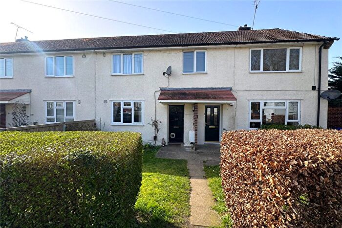 3 Bedroom Maisonette For Sale In Willow Crescent, Farnborough, Hampshire, GU14