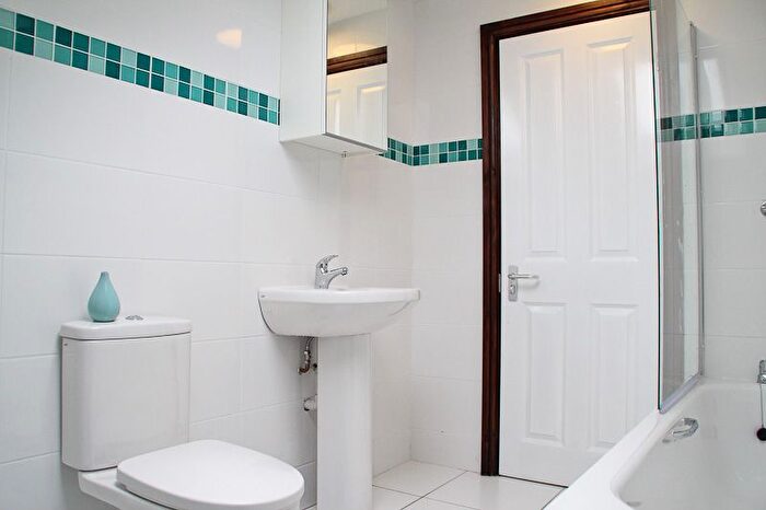 3 Bedroom Flat To Rent In Flat, Clarendon Road, LS2