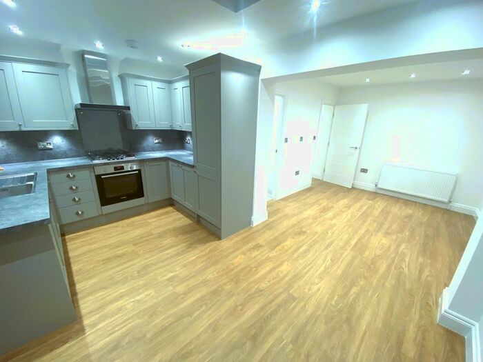 4 Bedroom Semi-Detached House To Rent In Norfolk Road, Upminster, RM14