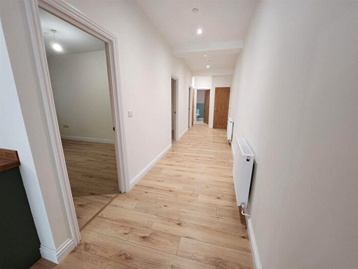 3 Bedroom Flat To Rent In First Floor Flat, High Street, Haverfordwest, SA61