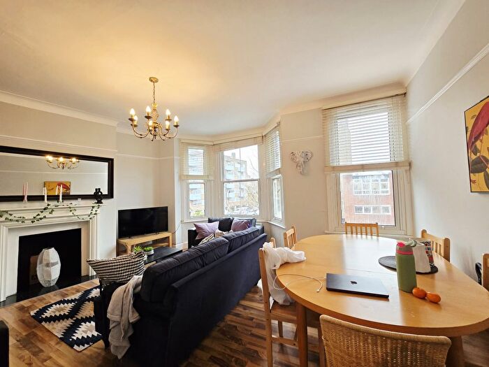 3 Bedroom Flat To Rent In Southwark Bridge Road, Borough, SE1