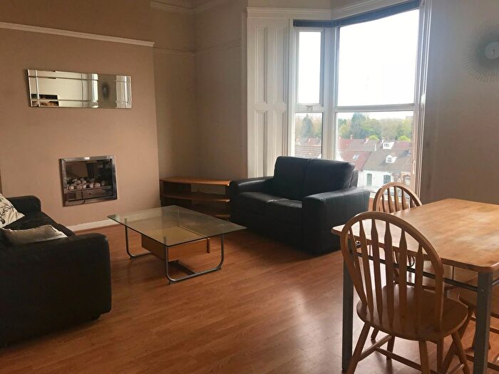 2 Bedroom Flat To Rent In Bay View Crescent, Swansea, SA1
