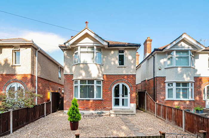 3 Bedroom Detached House For Sale In Romsey Road, Maybush, Southampton, Hampshire, SO16