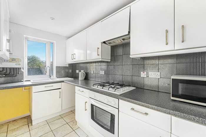 1 Bedroom Flat To Rent In Staveley Close, Islington, N7