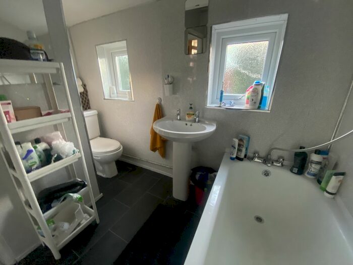 5 Bedroom Property To Rent In Lisvane Street, Cathays, Cardiff CF24