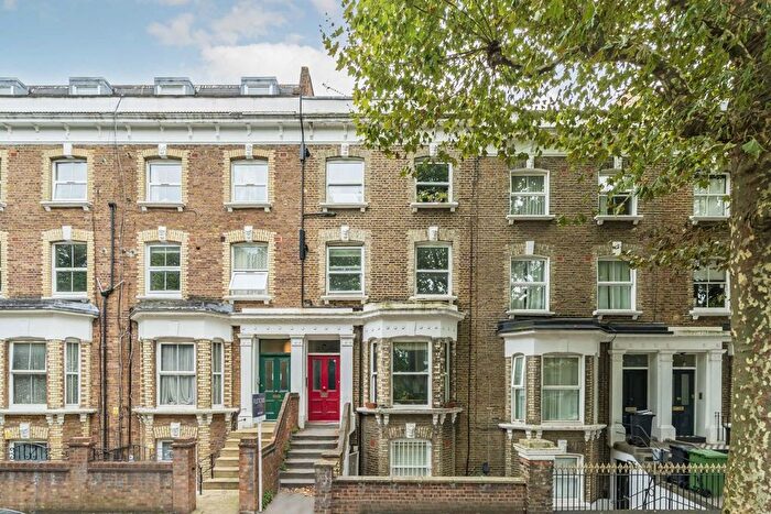 2 Bedroom Flat To Rent In Loftus Road, Shepherds Bush, W12