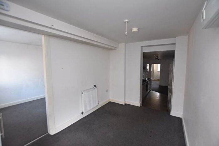 3 Bedroom Flat To Rent In Basford Road, Nottingham, NG6