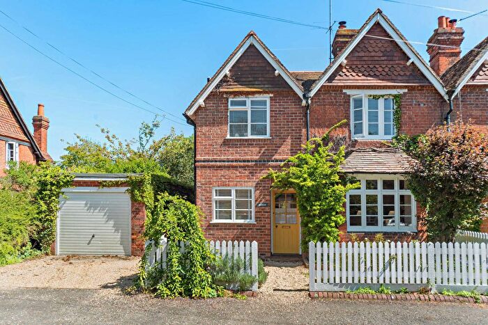 3 Bedroom Semi Detached House For Sale In The Moors, Pangbourne, Reading, Berkshire, RG8