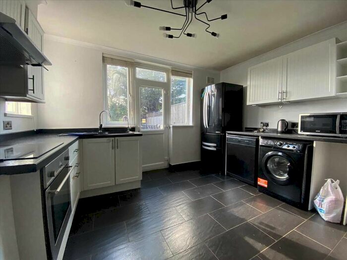 2 Bedroom Maisonette To Rent In Honeypot Lane, Stanmore, HA7