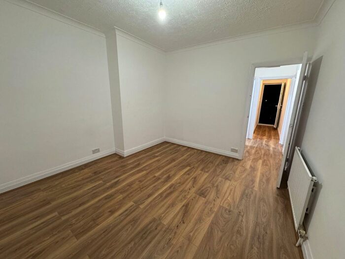 2 Bedroom Flat To Rent In Bromley Hill, Bromley, BR1