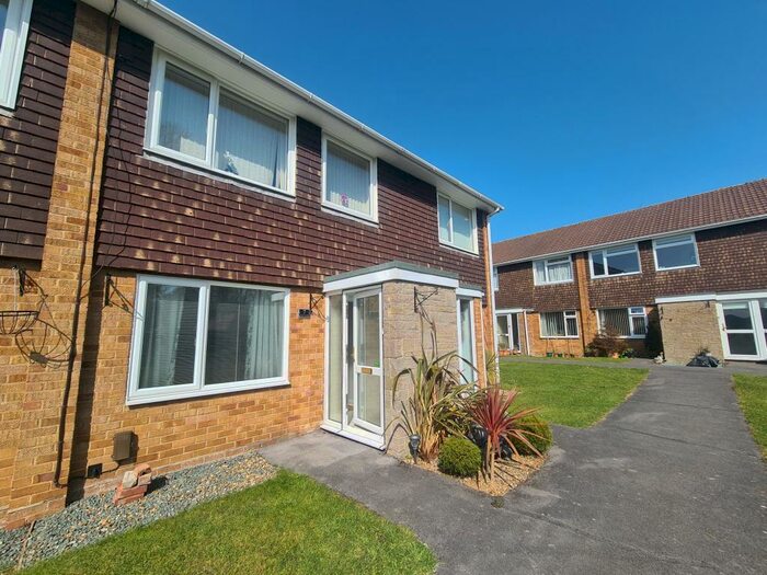 2 Bedroom Ground Maisonette To Rent In Avon Court, Netley Abbey, SO31