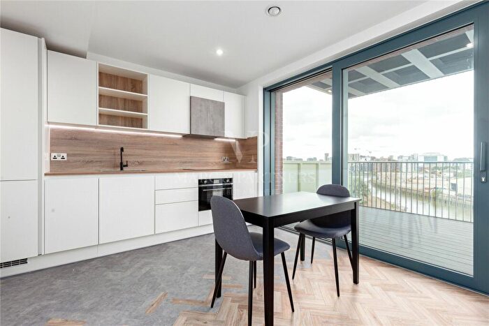 Apartment To Rent In Skyline Apartments, Makers Yard, E3