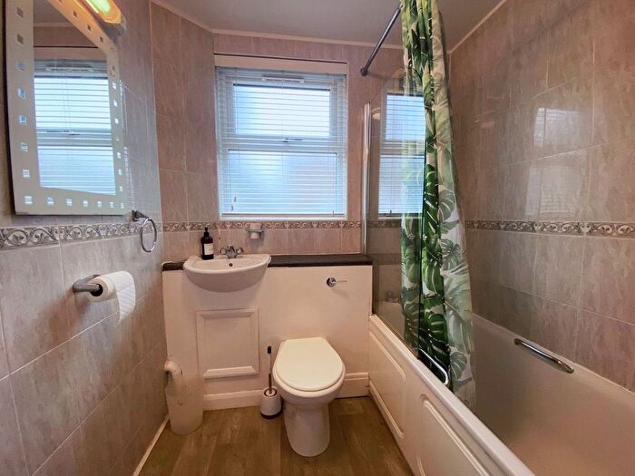 1 Bedroom Studio To Rent In Leigham Court Road, London, SW16