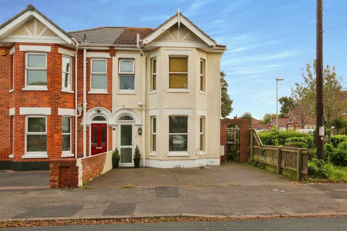 4 Bedroom Property To Rent In Jumpers Avenue, Christchurch, BH23