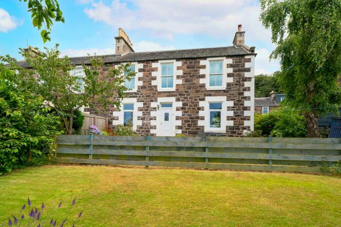 3 Bedroom Apartment For Sale In King Street, Newport-On-Tay, DD6