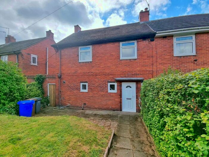 3 Bedroom Detached House To Rent In Hollybush Road, Stoke-On-Trent, Staffordshire, ST3