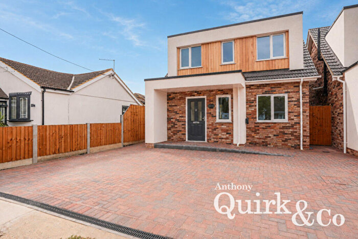 3 Bedroom Detached House For Sale In Tudor Road, Canvey Island, SS8