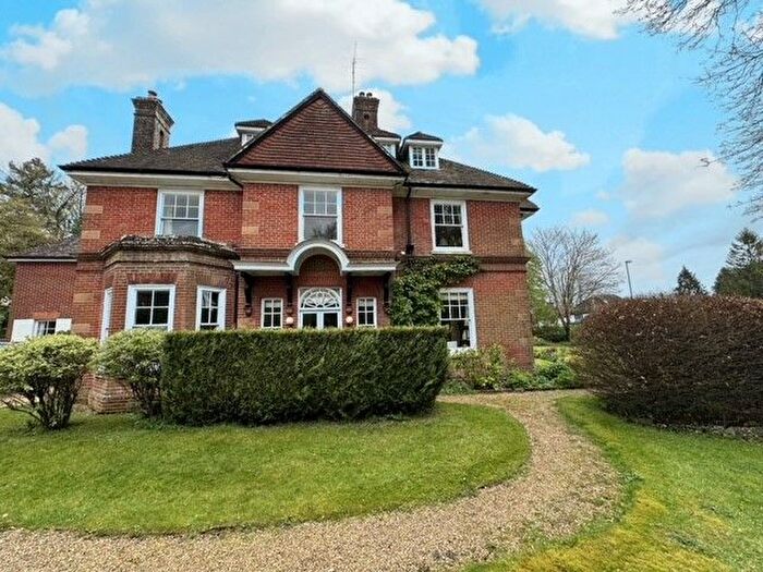 1 Bedroom Flat To Rent In St. Cross Mede, Winchester, SO23