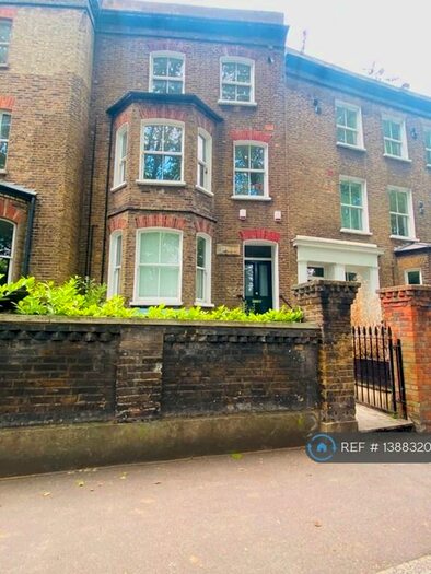 3 Bedroom Flat To Rent In Victoria Park Road, London, E9