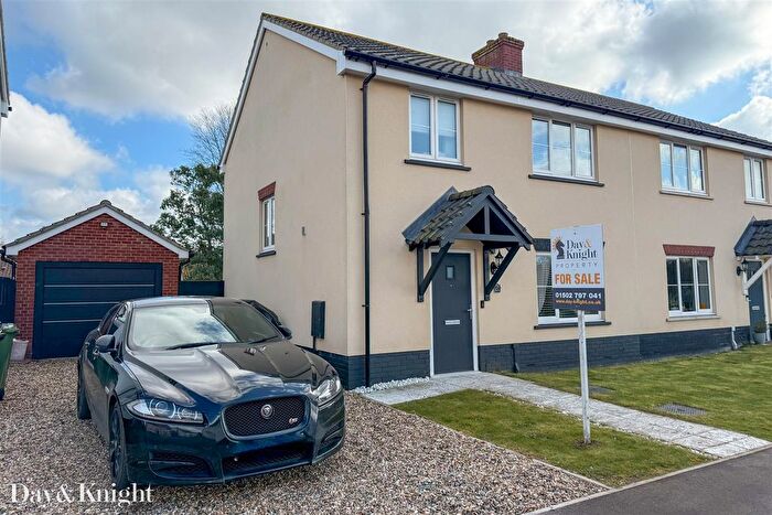 4 Bedroom Semi-Detached House For Sale In Kells Way, Geldeston, Beccles, NR34