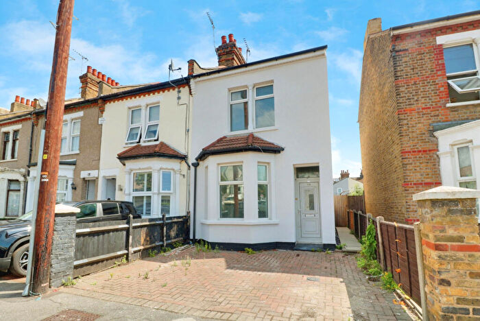 3 Bedroom End Of Terrace House To Rent In North Road, Westcliff-on-sea, SS0