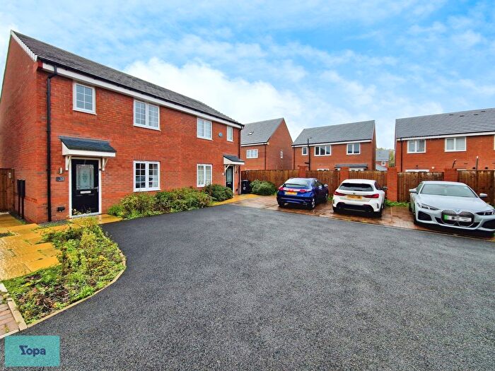 3 Bedroom Semi-detached House For Sale In Hawk Drive, Dunsville, Doncaster, DN7