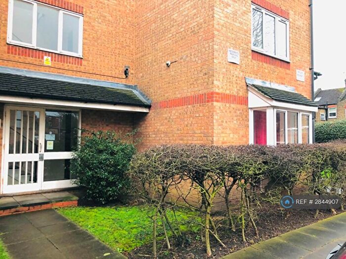 1 Bedroom Flat To Rent In Greenacre Gardens, London, E17