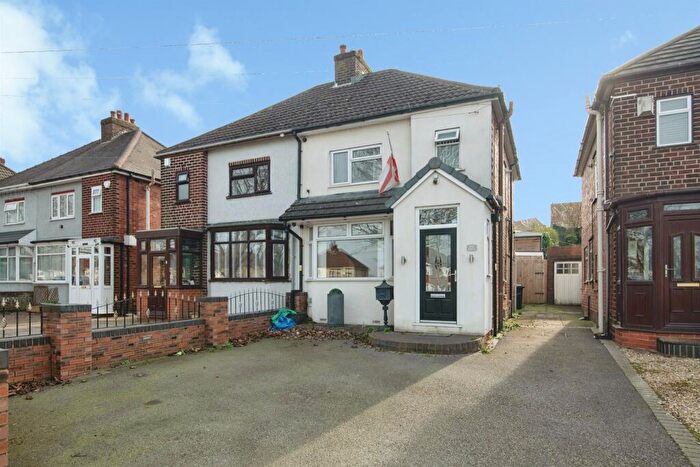 3 Bedroom Semi Detached House For Sale In Birmingham New Road, Dudley, DY1