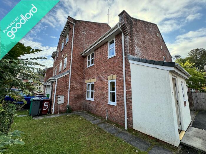 3 Bedroom Semi-Detached House To Rent In Woodacre, Manchester, M16