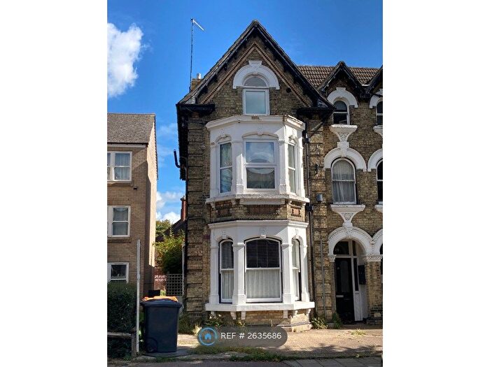 1 Bedroom Flat To Rent In Chaucer Road, Bedford, MK40