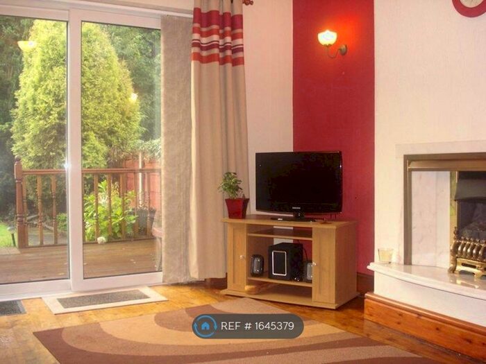 3 Bedroom Semi-Detached House To Rent In Errwood Road, Manchester, M19