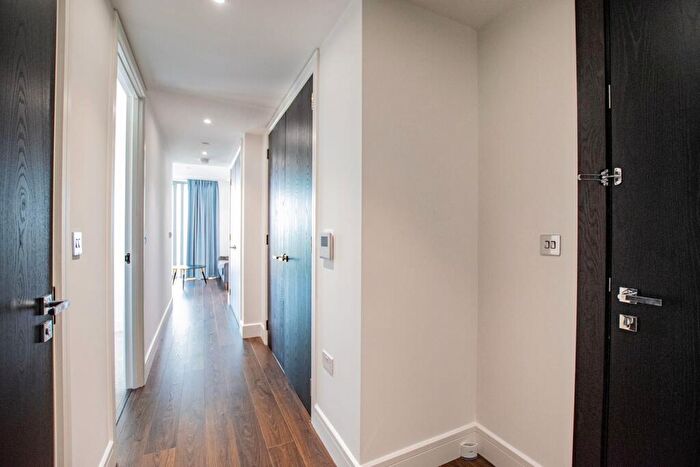 1 Bedroom Flat To Rent In Piazza Walk, E1