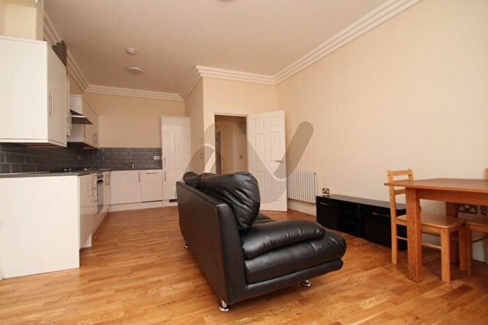 3 Bedroom Flat To Rent In Isledon Road, London, N7