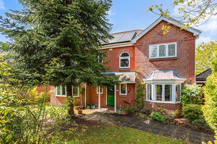 5 Bedroom Detached House For Sale In Queen's Road, Waterlooville, PO7