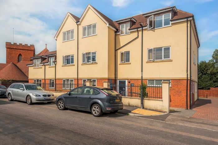 2 Bedroom Apartment To Rent In Maidenhead, Berkshire, SL6