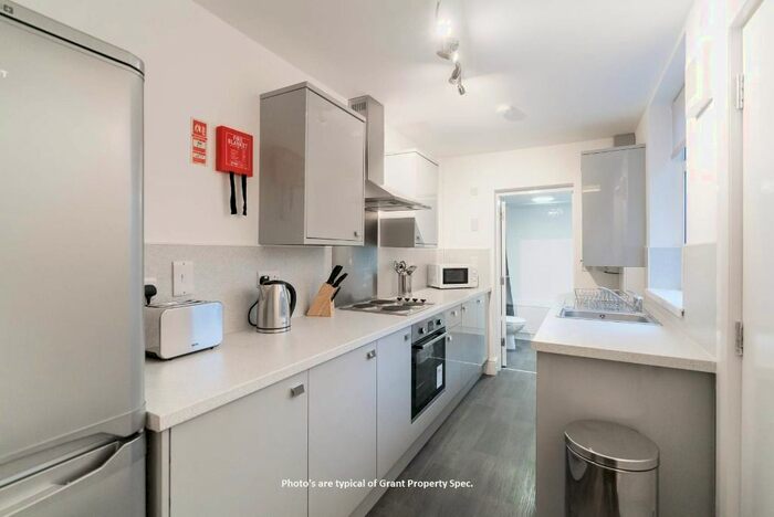 5 Bedroom Semi-Detached House To Rent In Trafalgar Road, Beeston, Nottingham, NG9