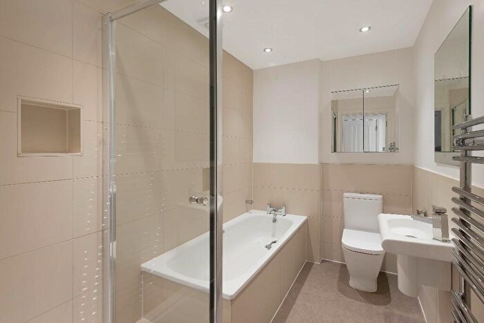 2 Bedroom Flat To Rent In Alderbrook Road, London, SW12