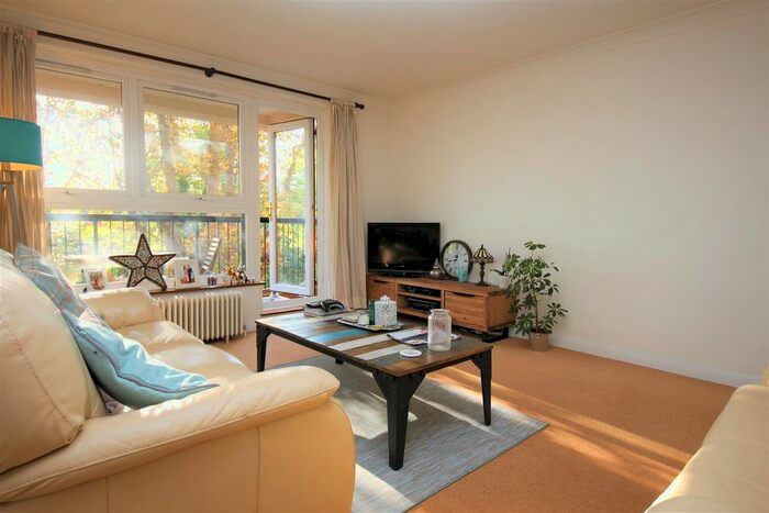 1 Bedroom Flat To Rent In Gipsy Lane, Putney, London, SW15