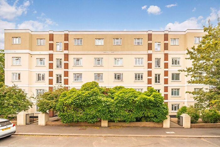 2 Bedroom Flat To Rent In Rosebank Way, Acton, W3