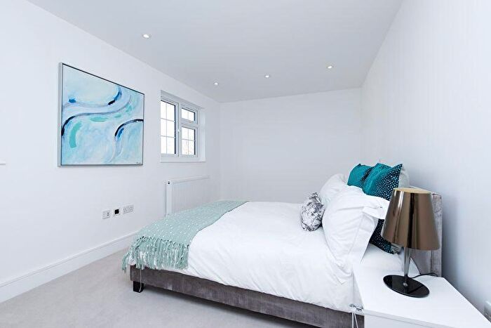 2 Bedroom Apartment To Rent In Ravenscroft Avenue, Golders Green, NW11