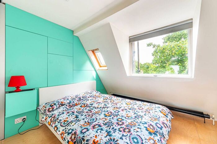 1 Bedroom Flat To Rent In Russell Road, Olympia, London, W14