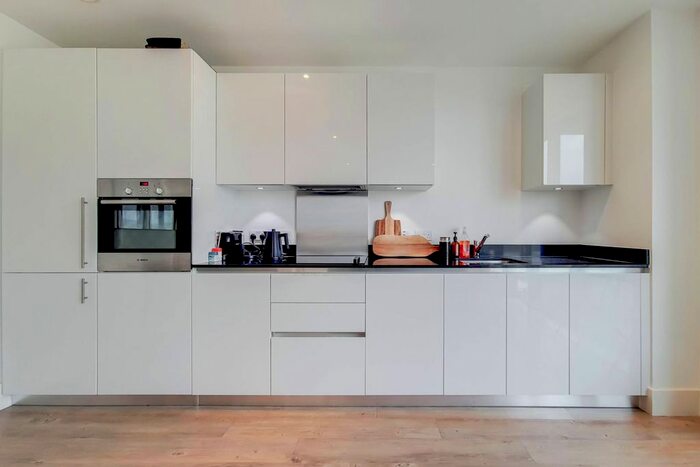 1 Bedroom Flat To Rent In Plumstead Road, Woolwich, London, SE18