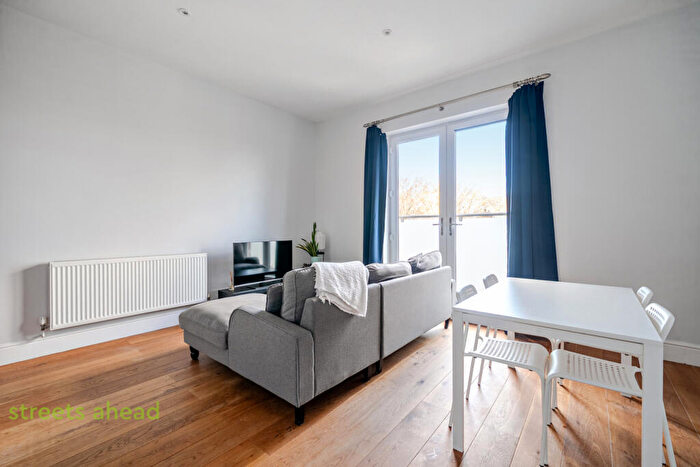 2 Bedroom Apartment To Rent In Anerley Road, London, SE20