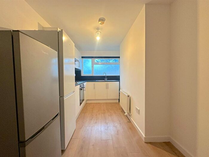 Studio To Rent In Juniper Way, Hayes, UB3