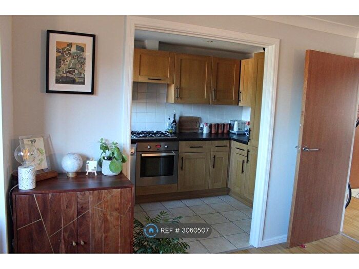 1 Bedroom Flat To Rent In Rendlesham Road, London, E5