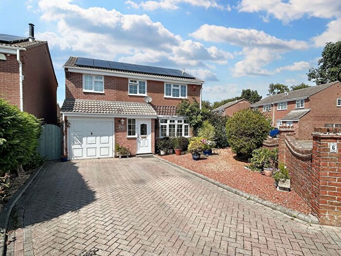 4 Bedroom Detached House For Sale In Sherwood Way, Langley, SO45